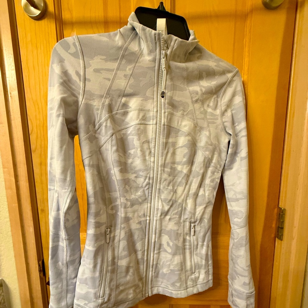 Lululemon zip up jacket size 6